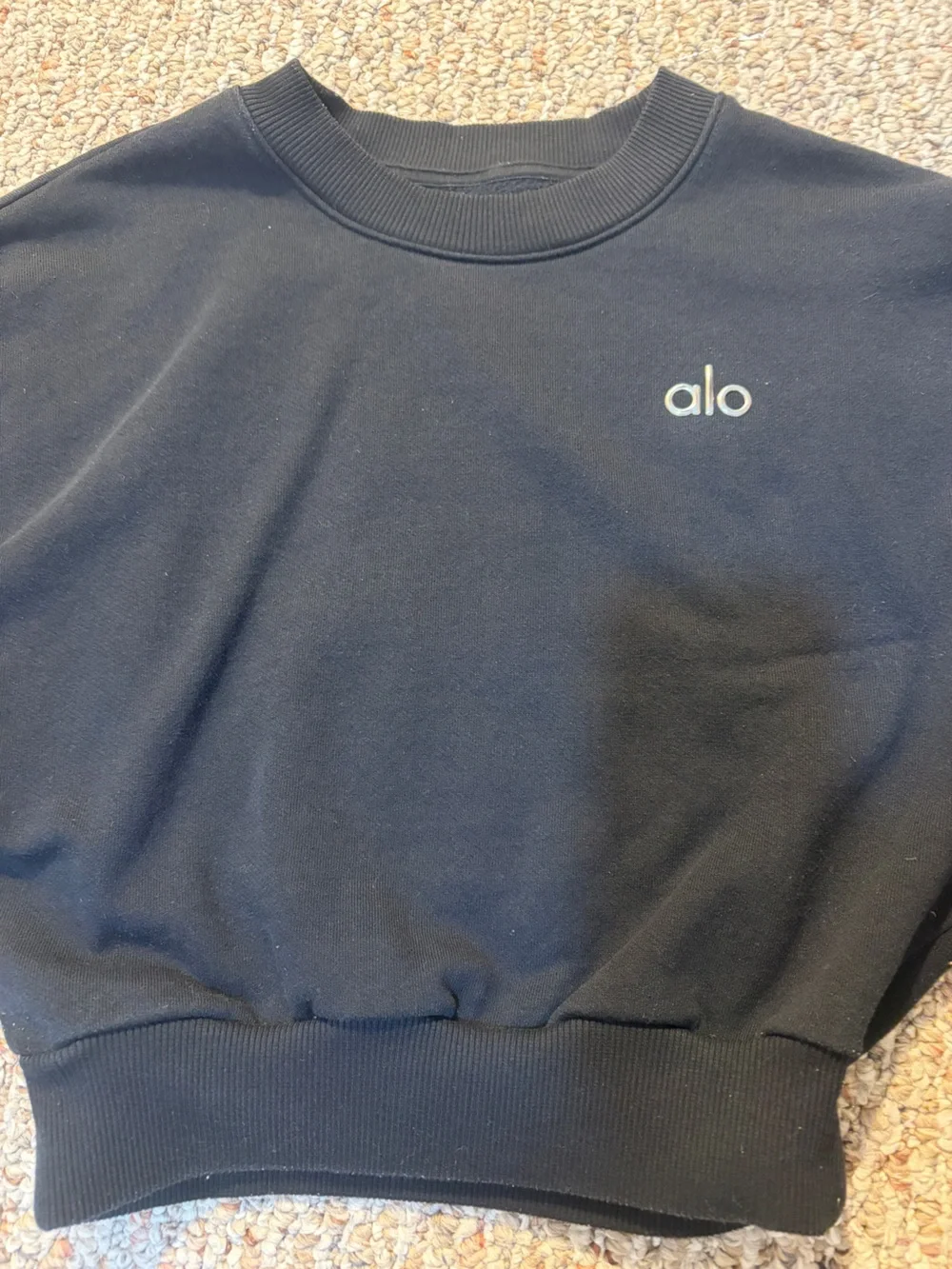 ALO Yoga Black cropped sweatshirt